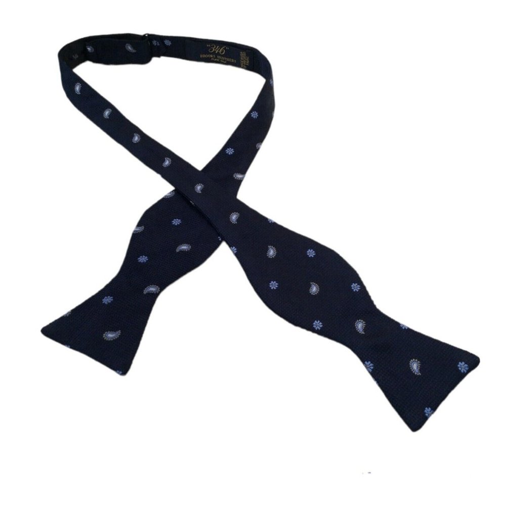 BROOKS BROTHERS 346 Blue Paisley Flower Silk Adjust Self Bow Tie 2".1/4 EX COND - Picture 1 of 3
